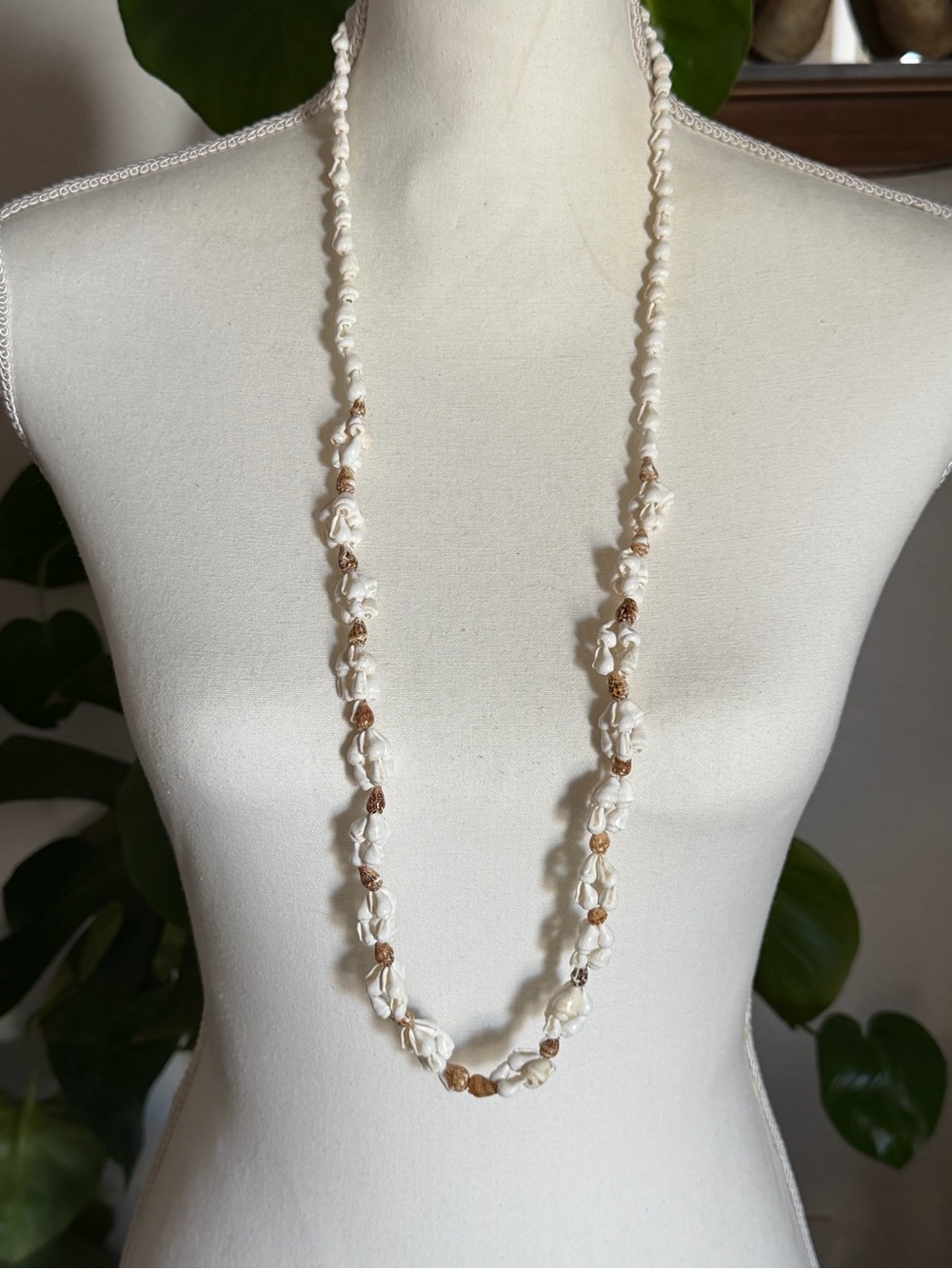 Vintage Hawaiian Cowrie Shell Knotted Lei Necklace